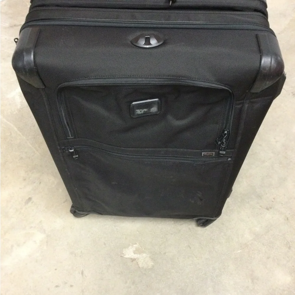 Classic Black Rolling Travel Suitcase - Unbranded